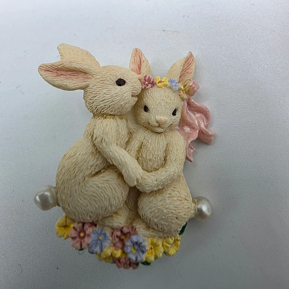 Avon‎ Womens Novelty Bunny Pin Floral Pearl Tails Vintage 1999 Cottagecore OS